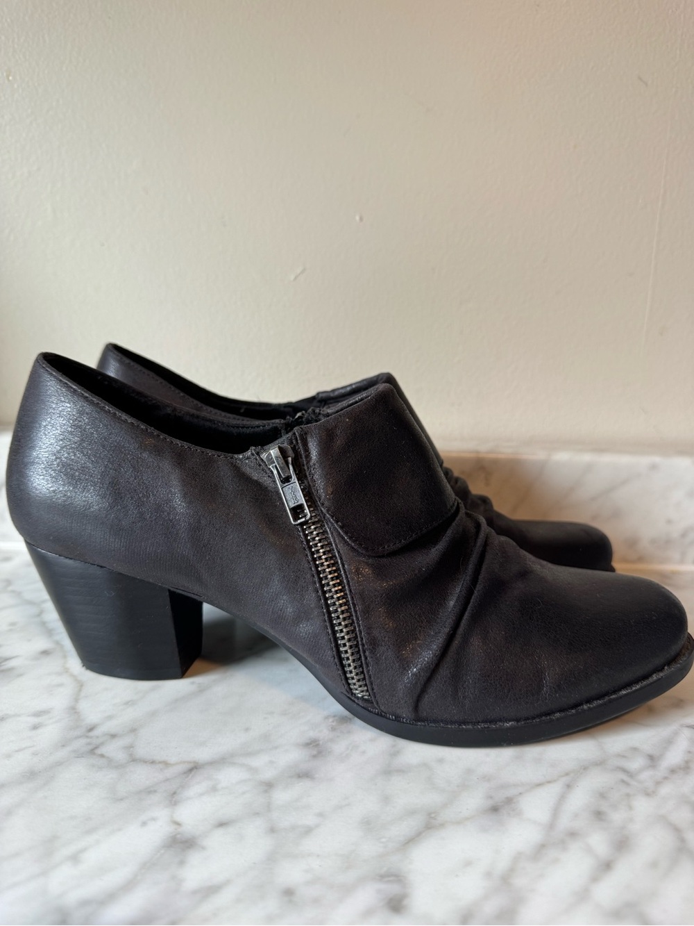 Women's Baretraps Black Leather double Zip Block Heel Ankle Pump
